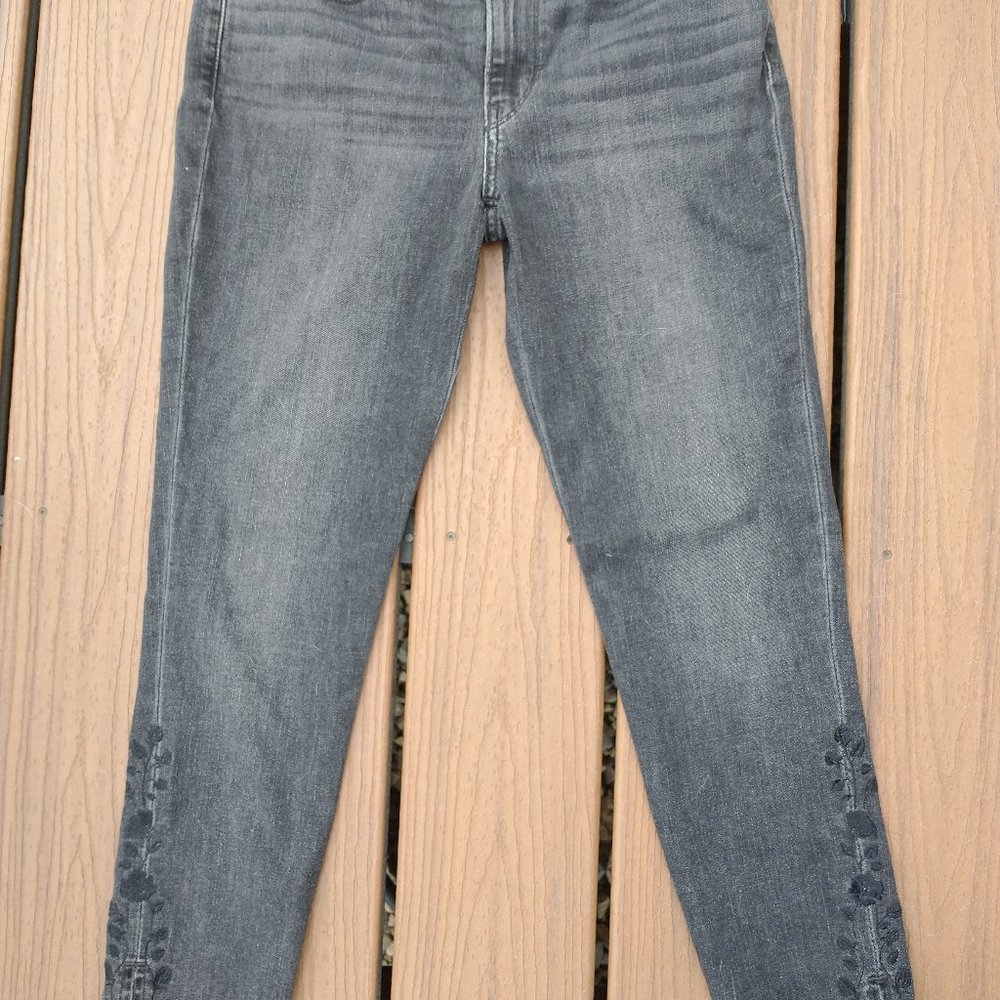 Levis 711 Ankle Skinny Floral Embroidered Raw Hem Cropped Jeans Womens Size 29